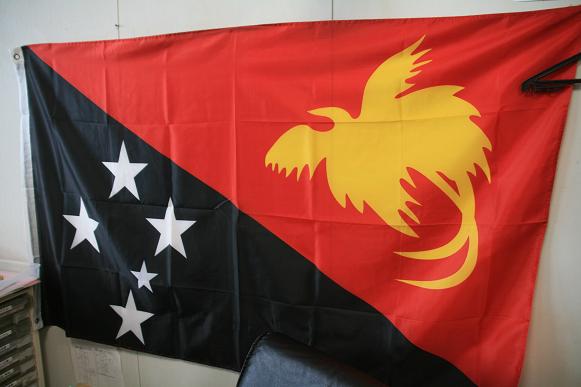 パプアニューギニア国旗 旨い 天然エビ パプアニューギニア海産